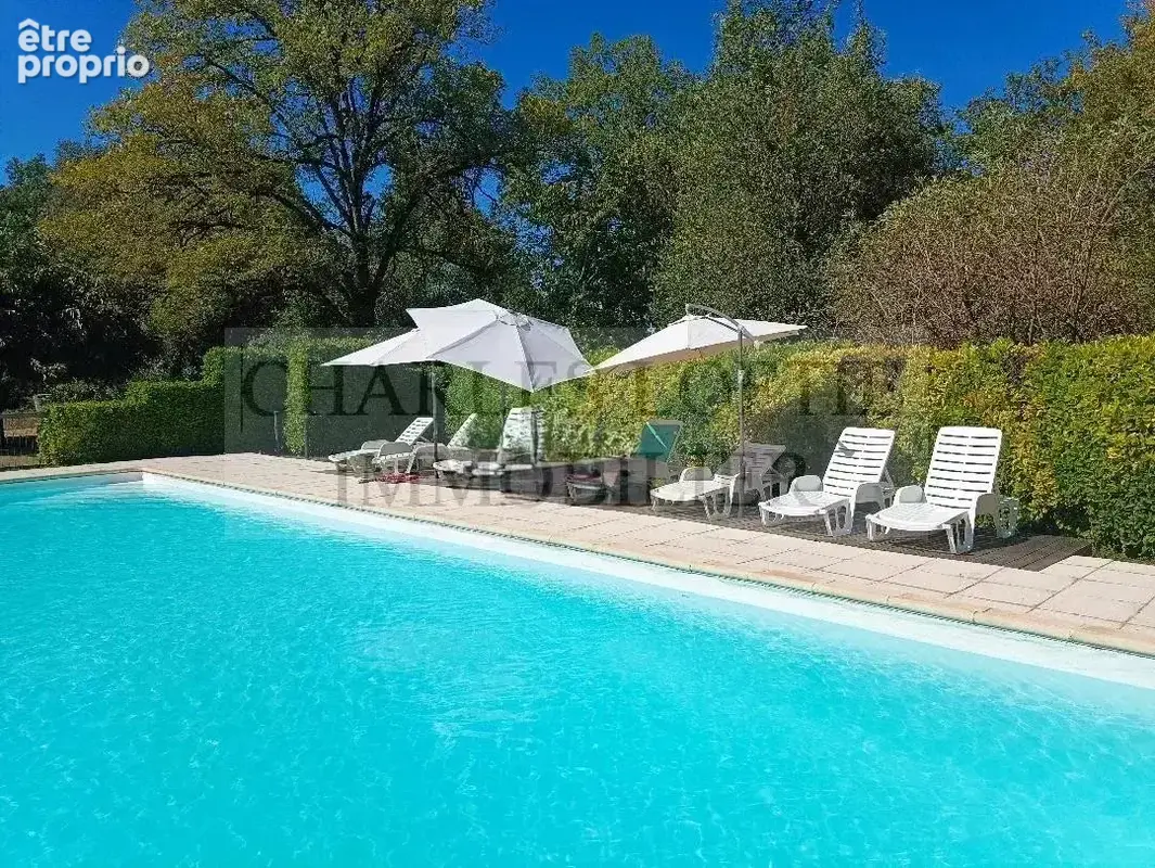 Ancienne ferme avec gîtes et piscine sur 9070 m2 de terrain - photo 29