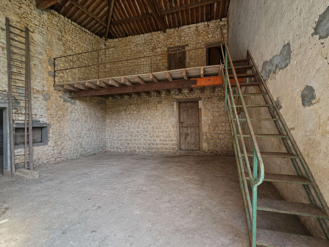 Maison 224 m² à Champmillon  - photo 358