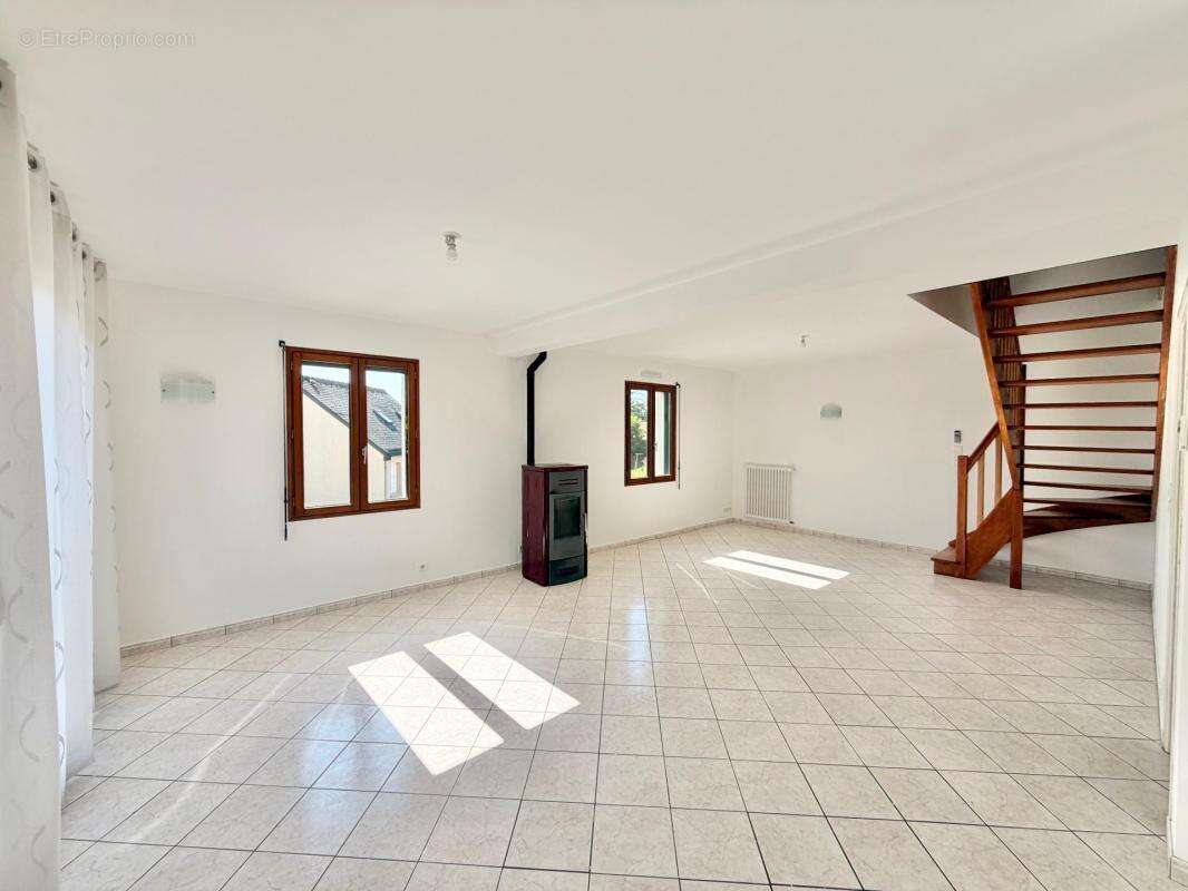 Maison familiale 121 m² – 4 chambres – Sous-sol complet – Terrain clos de 606 m² - photo 4