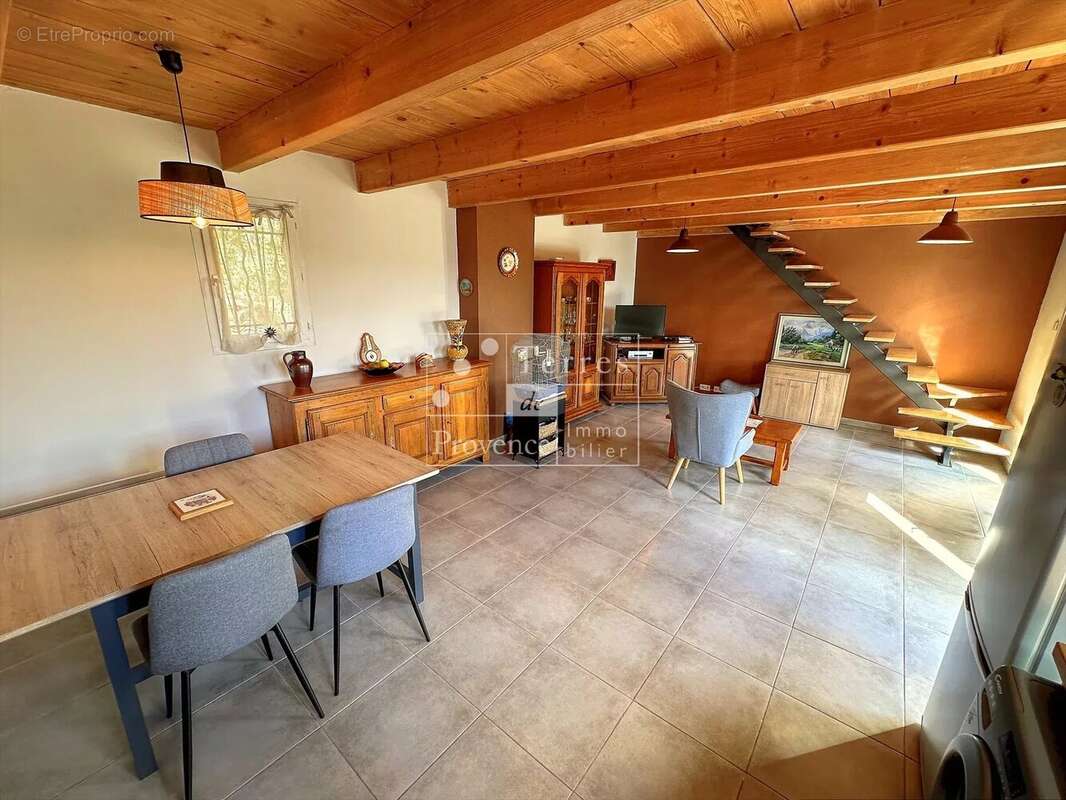 Maison à ARTIGNOSC-SUR-VERDON