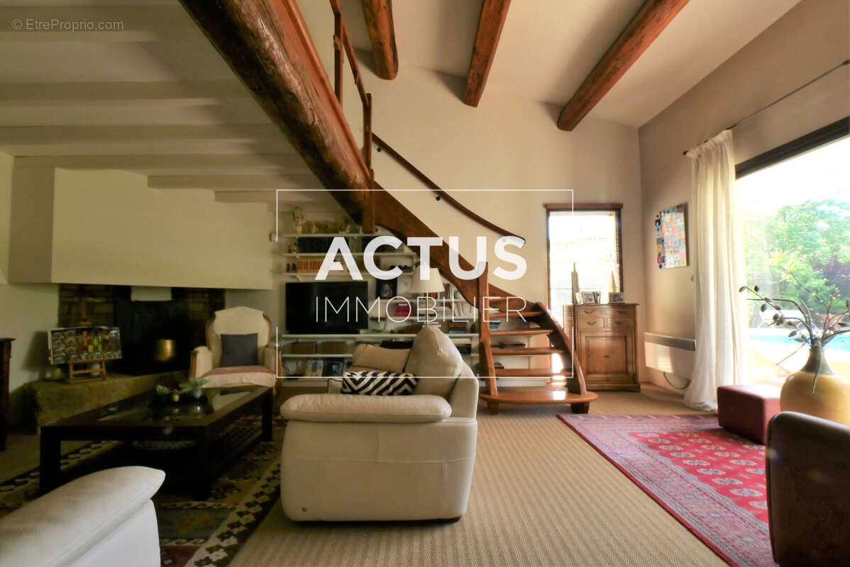 Maison à SAINT-MARTIN-DE-CRAU