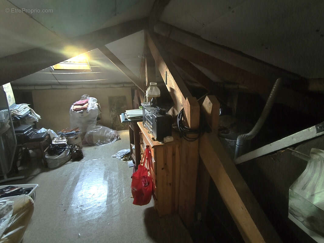 Maison à LA MONNERIE-LE-MONTEL