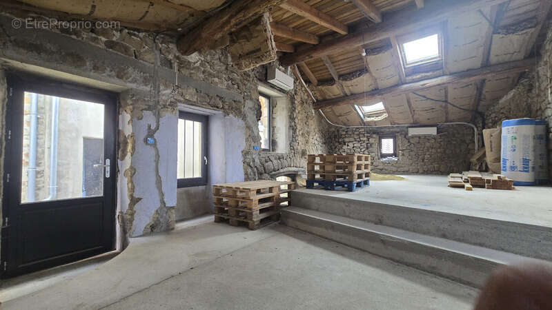 Maison à SAINT-MAURICE-EN-CHALENCON