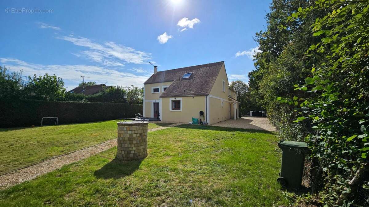 Maison à HOUDAN