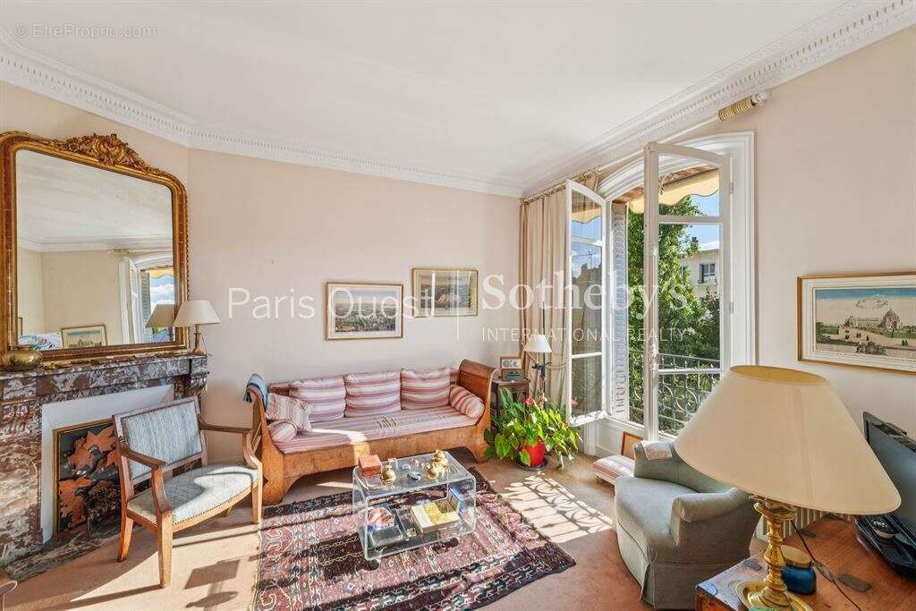 Appartement à NEUILLY-SUR-SEINE