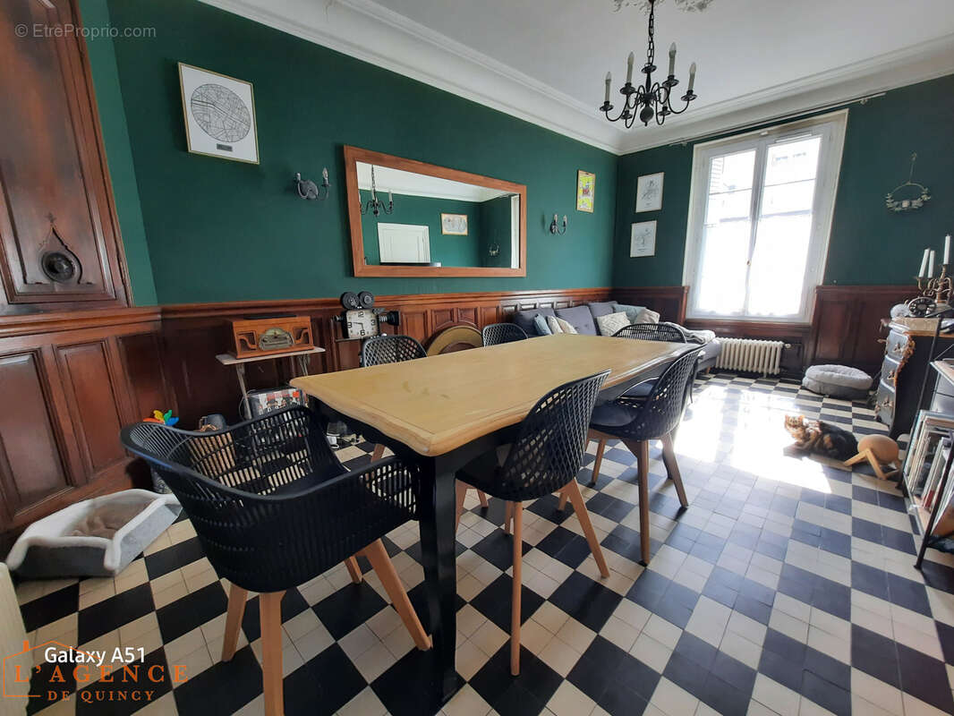 Maison à QUINCY-VOISINS