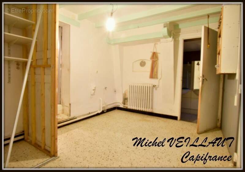 Maison à PARAY-LE-FRESIL