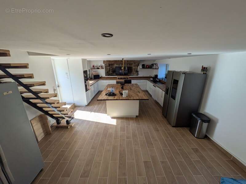 Séglien en campagne longère en pierre rénovée avec vie de plain pied de 243m², garage, atelier et dépendance parcelle de 7125m² - photo 5