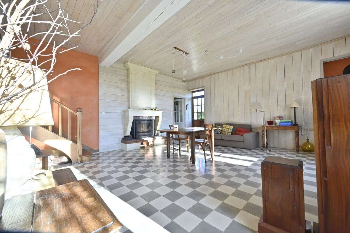 Maison à SAINT-GIRONS-D'AIGUEVIVES