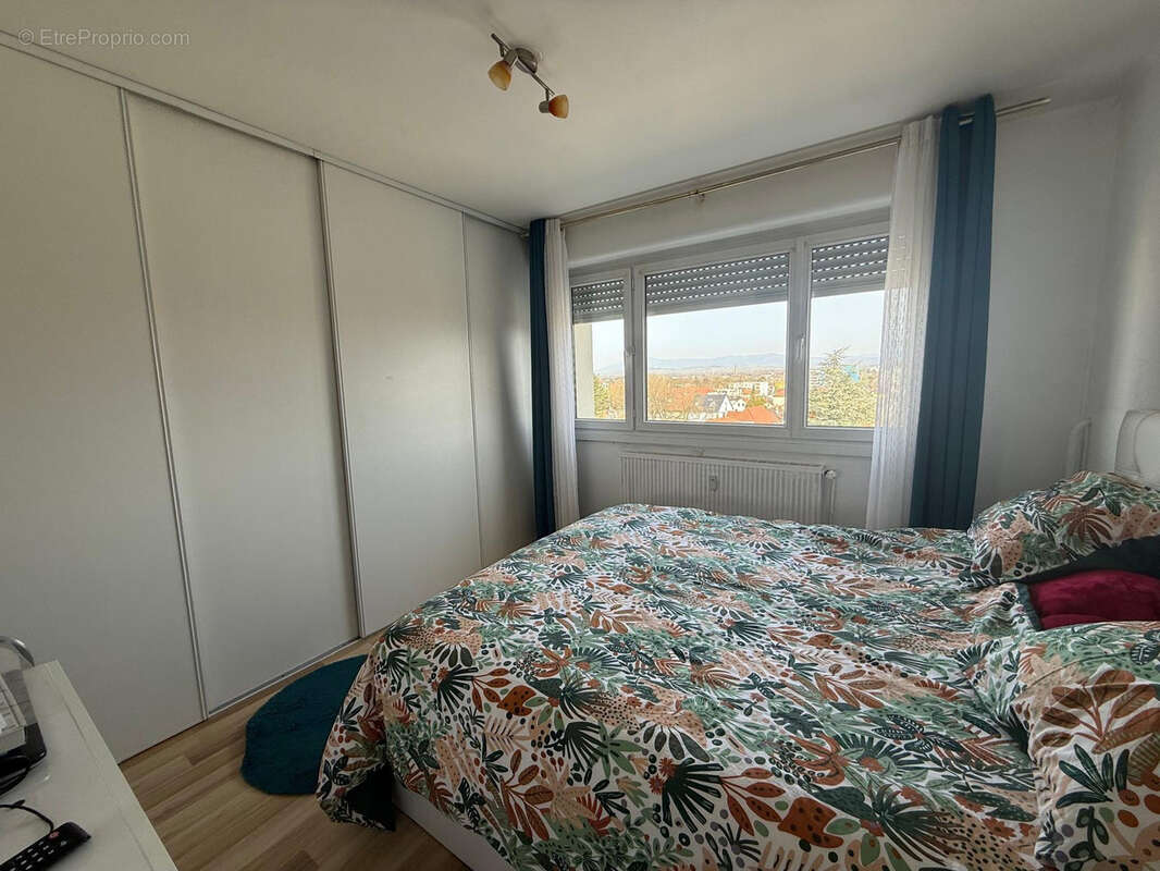 À vendre   F3 au dernier étage avec deux balcons   Saint-Louis, secteur central - photo 6