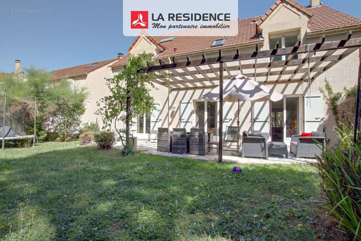 Maison 186 m² à Le Mesnil-Saint-Denis  - photo 3