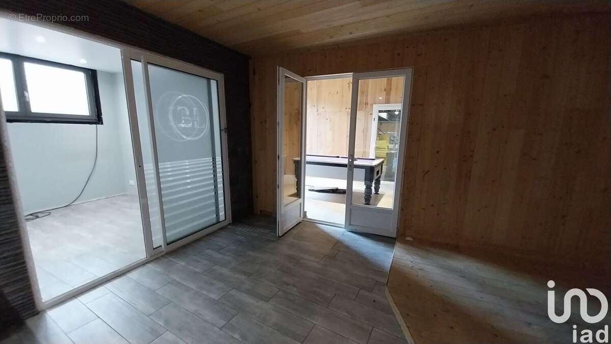 Photo 7 - Commerce à SAINT-JEAN-BONNEFONDS