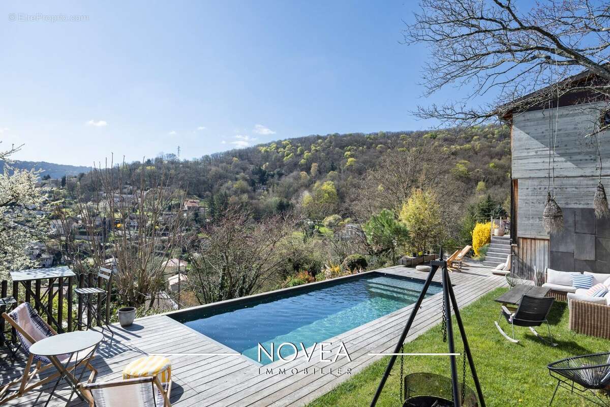 Maison à COUZON-AU-MONT-D'OR