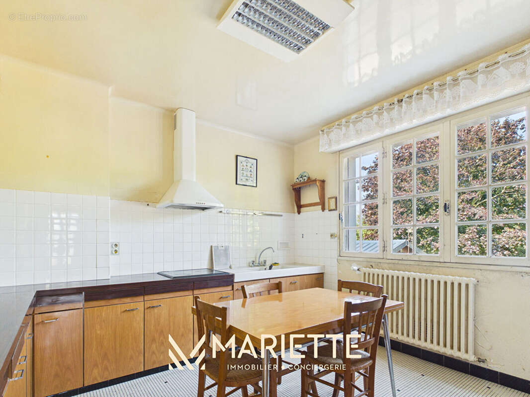 "ARLETTE", Concarneau Beuzec Maison avec travaux sur joli terrain arboré - photo 6