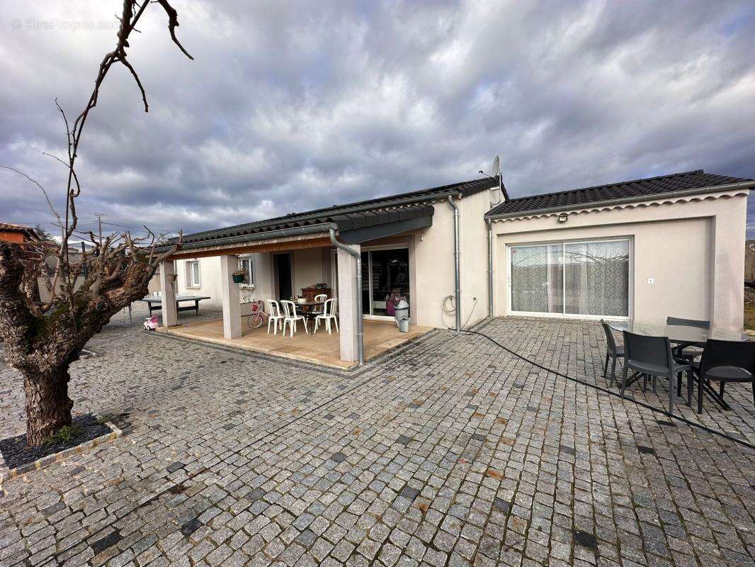 Maison à LABLACHERE