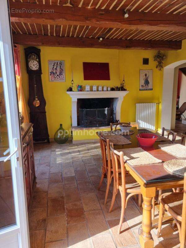 Villa provençale sur plus de 7 000 m² de terrain - photo 8