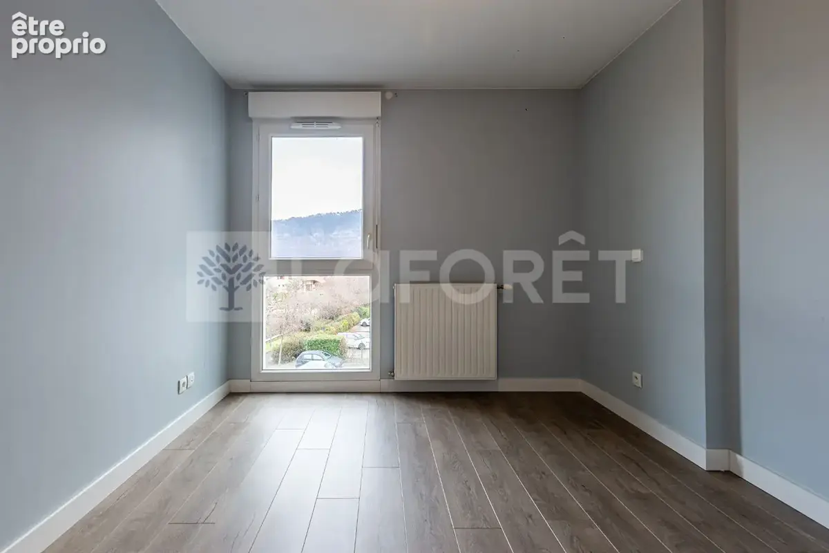 Agence immobiliere laforet - "carex" - annecy - seynod - appartement traversant t3 de 68m² - cave - balcon - photo 7