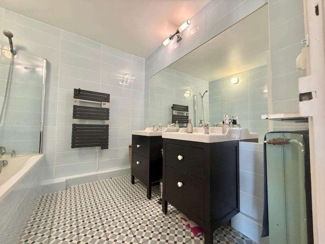 Appartement ancien T 4 - 89 m²- centre-ville - 2 chambres- Balcons, Cave - photo 18