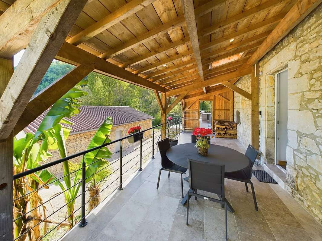 Superbe rénovation pour cette maison en pierre avec potentiel de revenus près de Beynac - photo 5