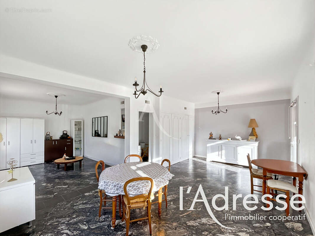 Appartement à CEYRESTE