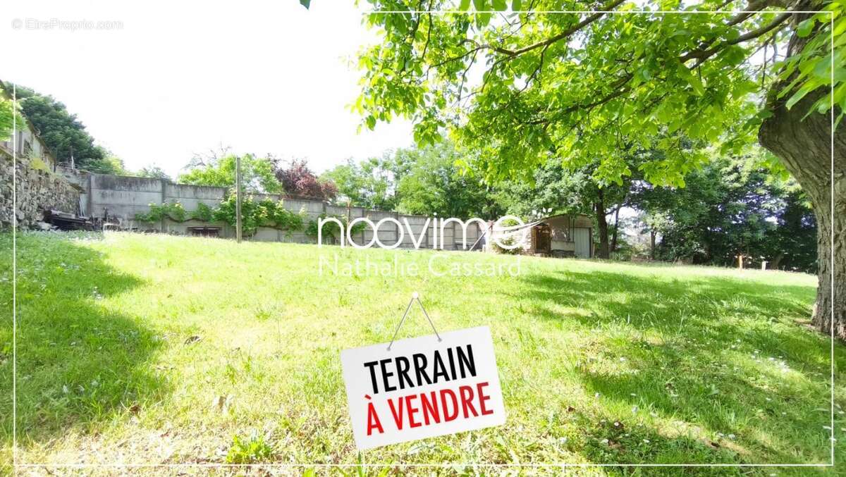 Terrain à LES TOUCHES