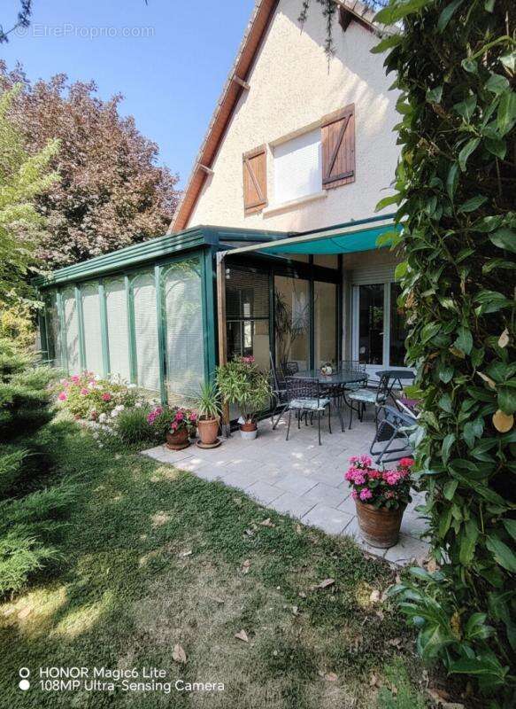 Superbe propriété au calme avec terrain très bien arboré - photo 3