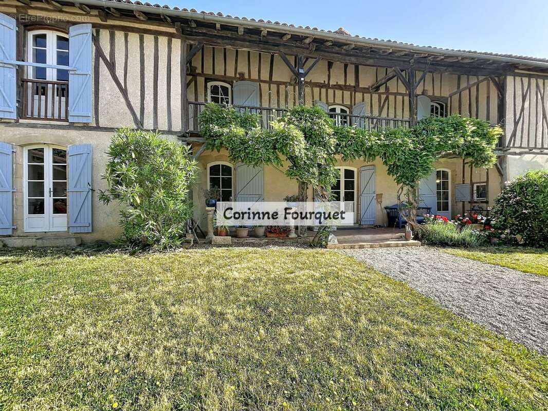 Demeure de caractère datant de 1650 – 7 000 m² de parc - photo 3