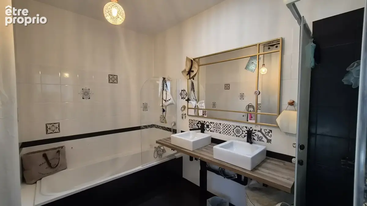 Maison en pierre rénovée - 3 chambres - Cour de 70 m2 - - photo 19