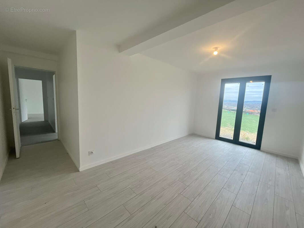 Maison à LES MARTRES-DE-VEYRE