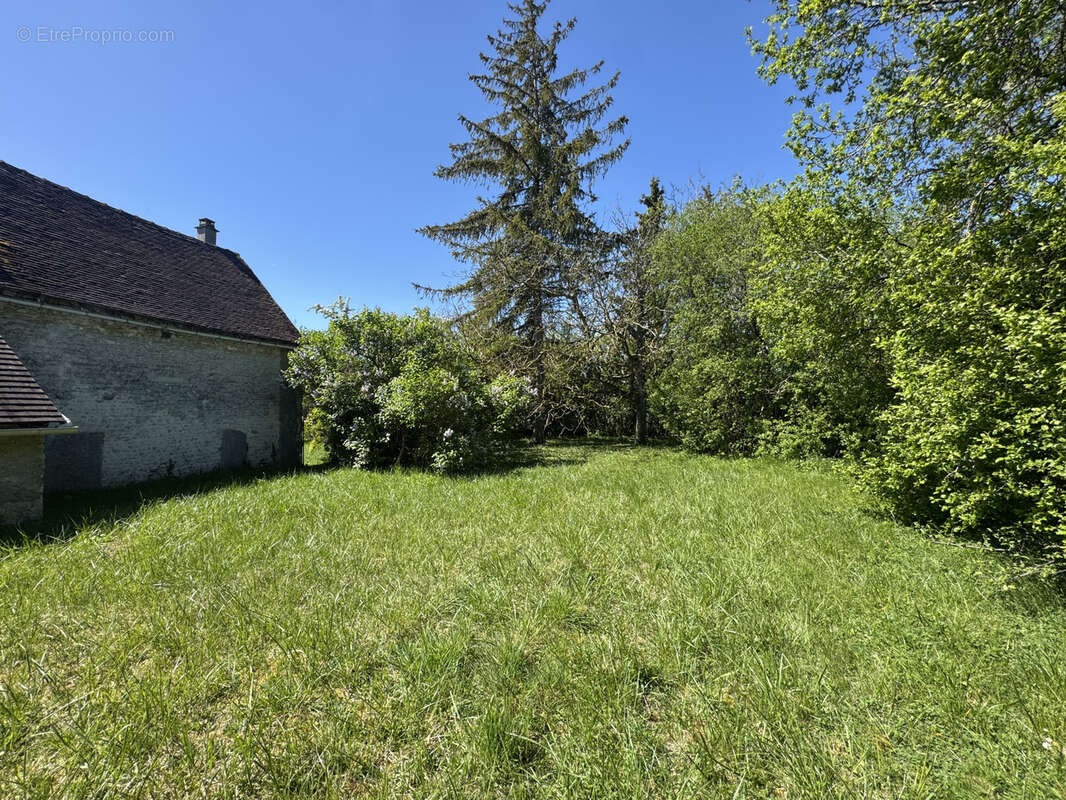 Maison à COURTEMPIERRE