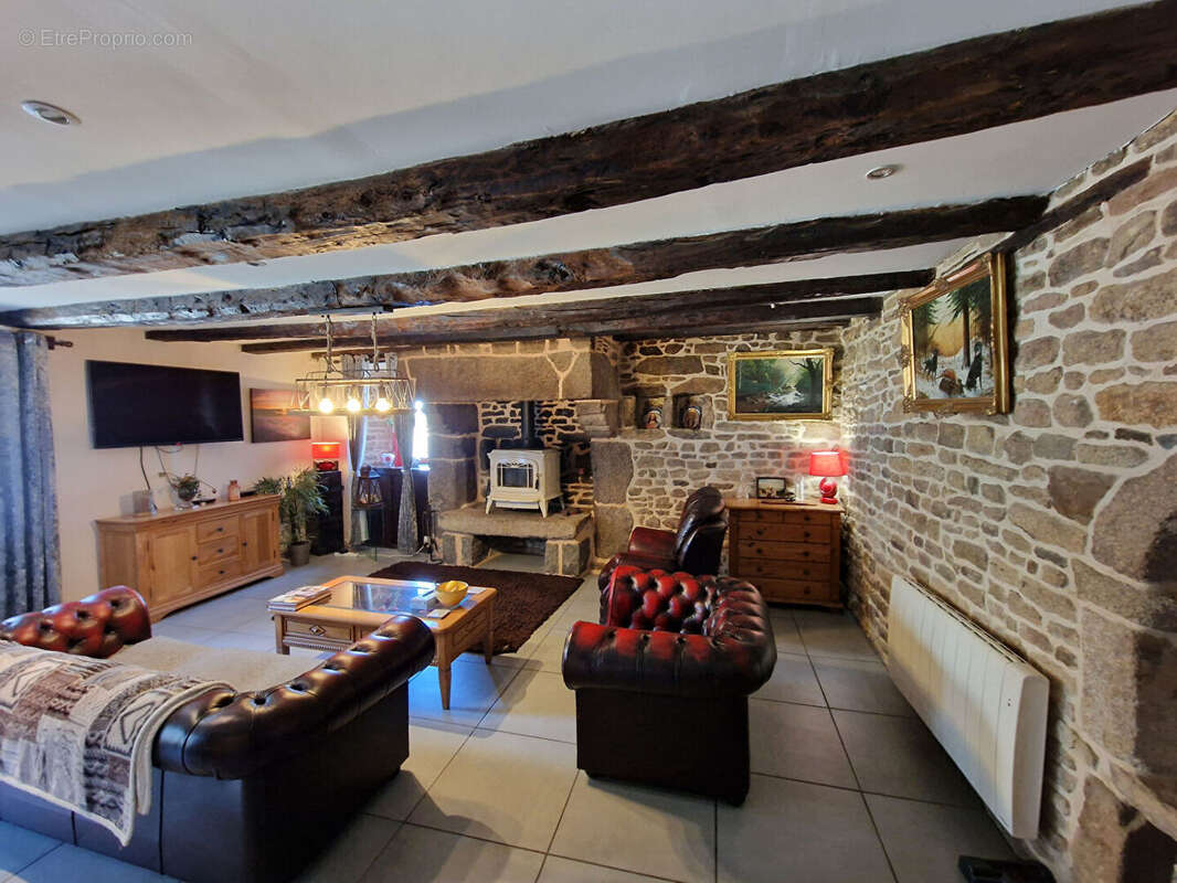 Maison à COLLINEE