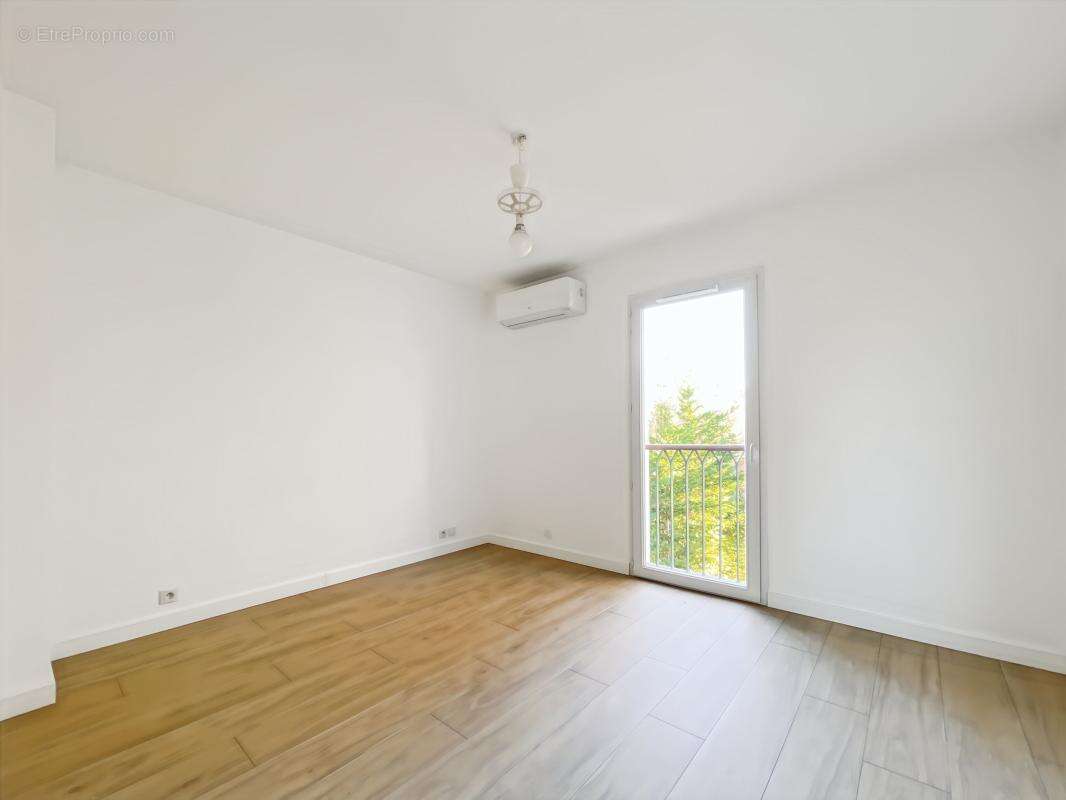 Maison à ROQUEBRUNE-SUR-ARGENS