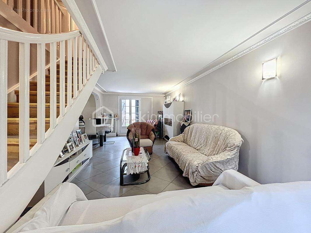 Maison à COMBS-LA-VILLE