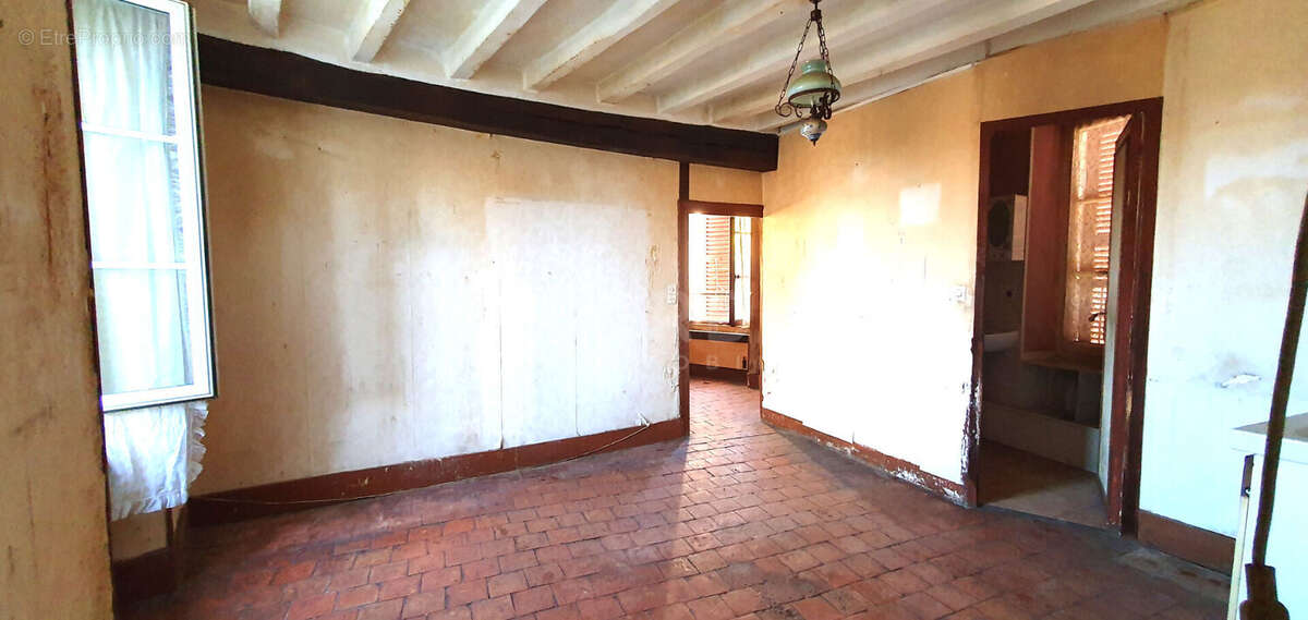 Léré  (18240)  Maison avec deux  appartements - 5 pièces - 3 chambres - Terrain 245 m². - photo 6