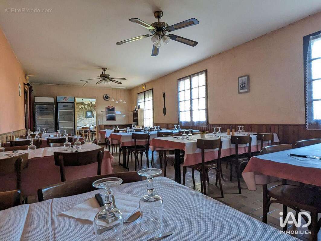 Photo 6 - Commerce à NEUVILLE-SUR-SARTHE