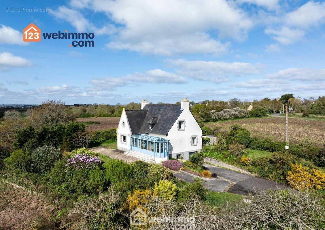 Maison à TREDREZ-LOCQUEMEAU
