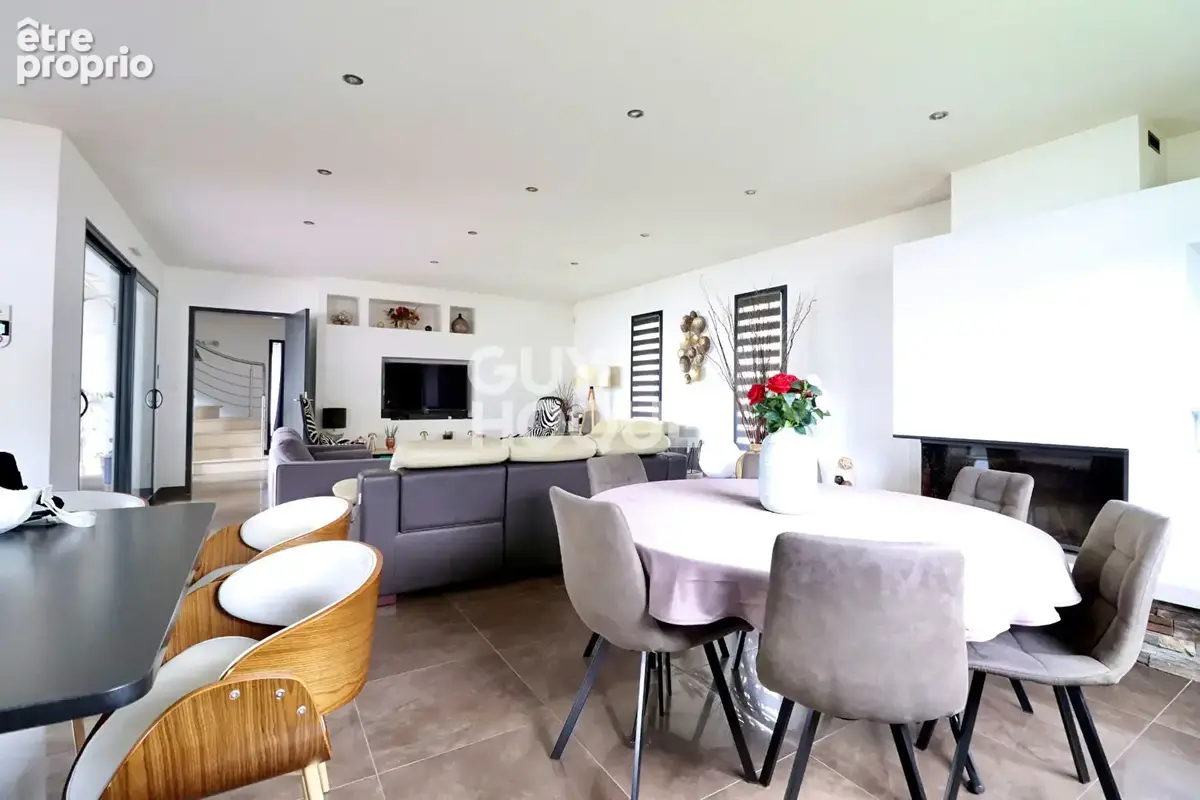 Maison Saint Jean De Braye - 5 pièces - 170m² - photo 4