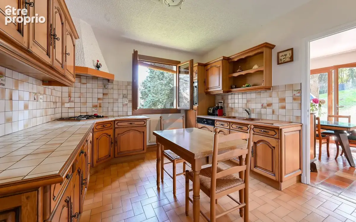 Collonges au mont d'or centre- maison de famille de 205 m2- jardin clos de 1600 m2 - photo 4