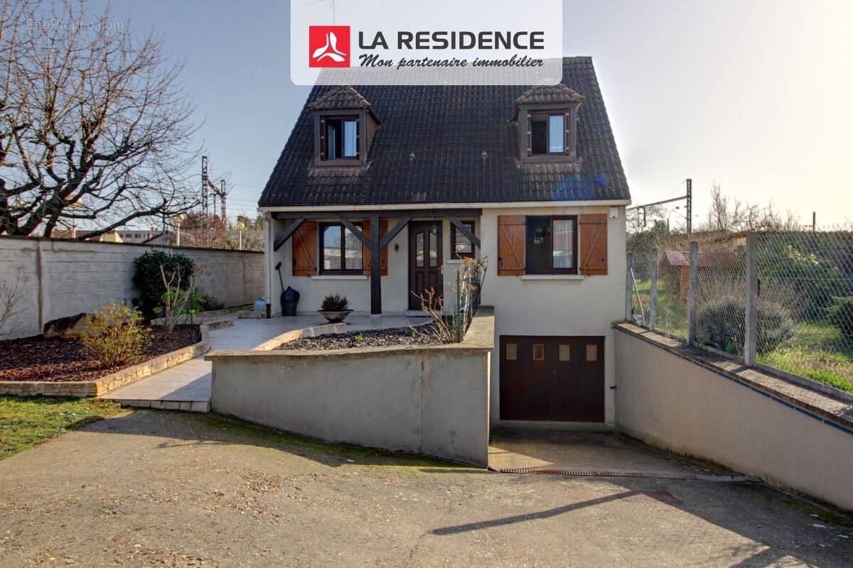 Maison à LES MUREAUX