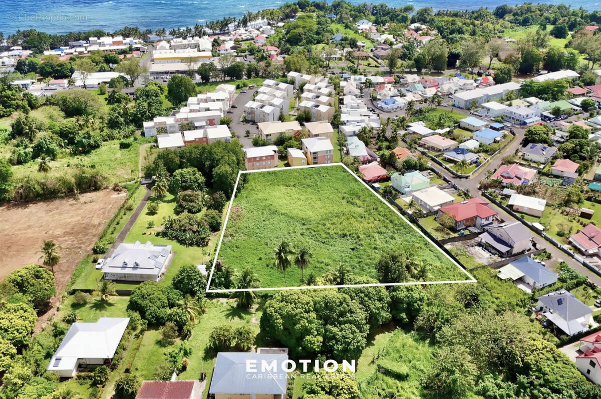 Terrain à CAPESTERRE-BELLE-EAU