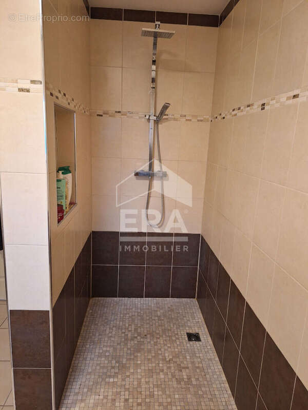 Maison à LA ROCHE-CHALAIS