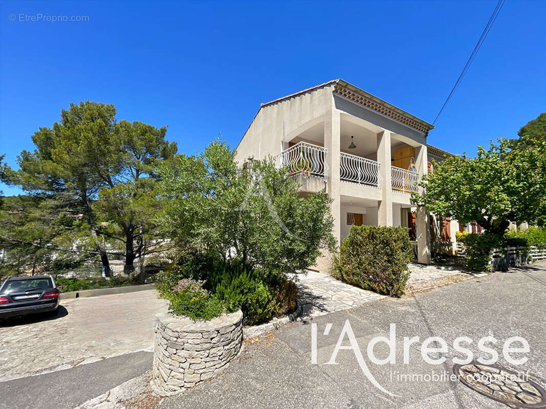 Appartement à CEYRESTE