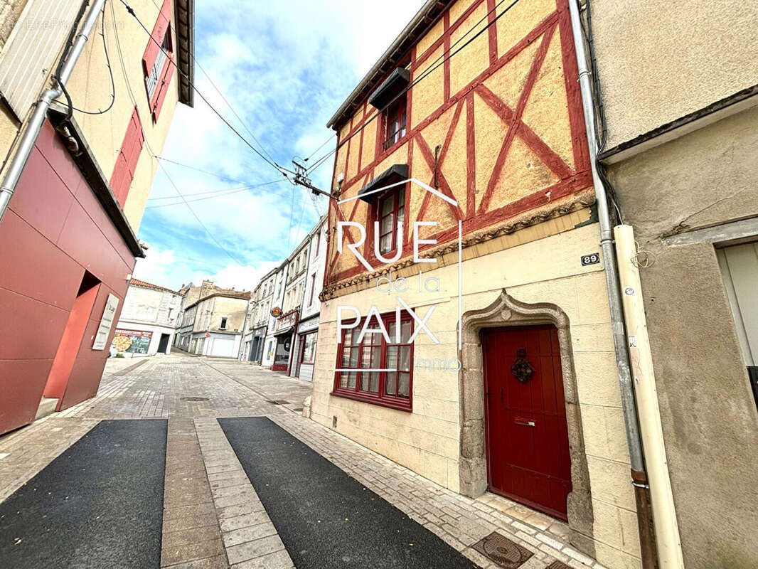 Maison à PARTHENAY
