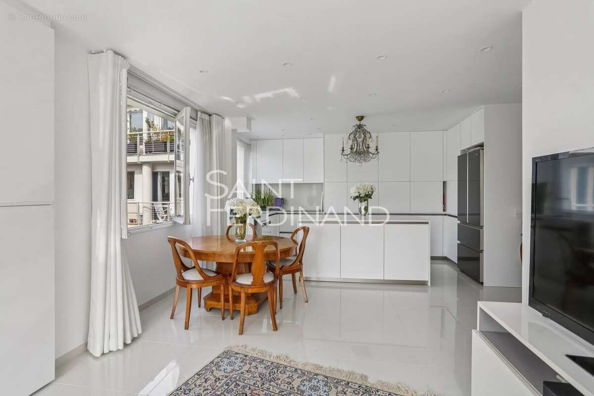 Appartement à NEUILLY-SUR-SEINE