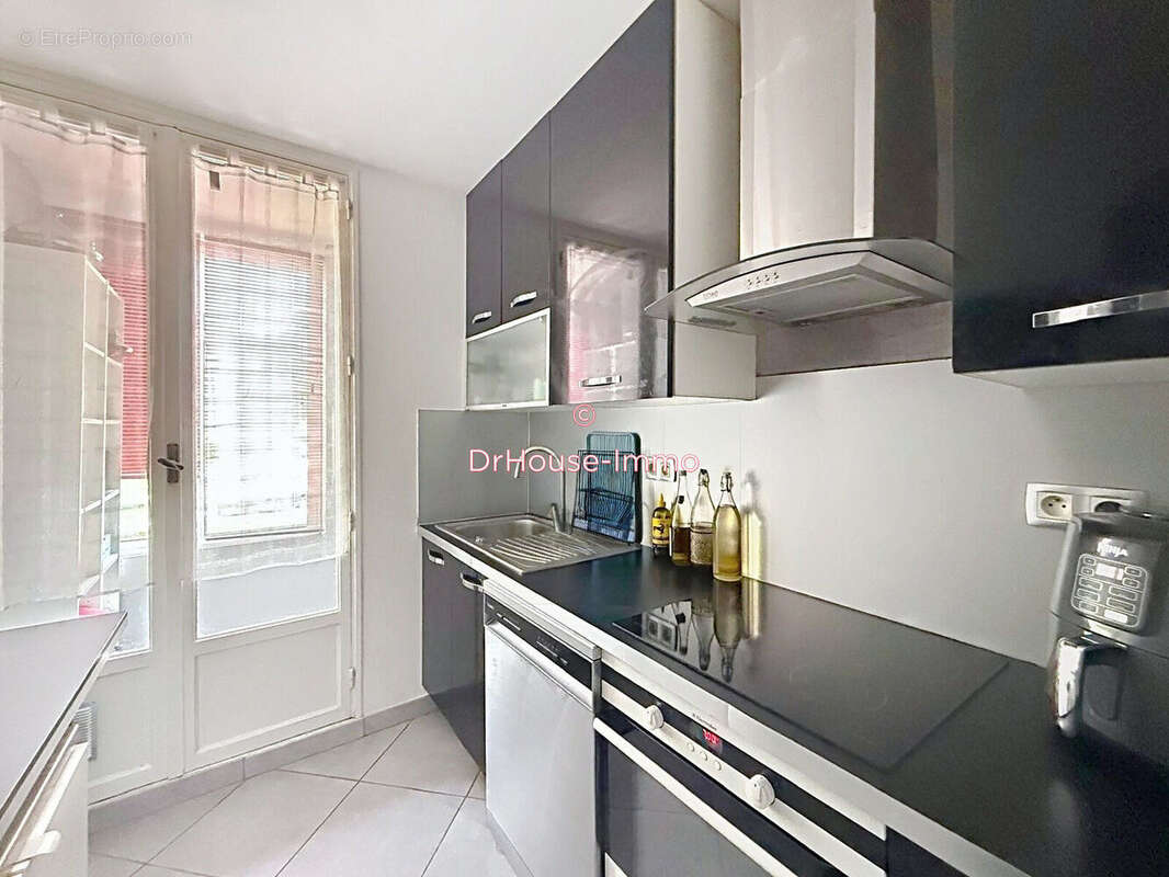 Appartement 66 m² à Vitrolles  - photo 32