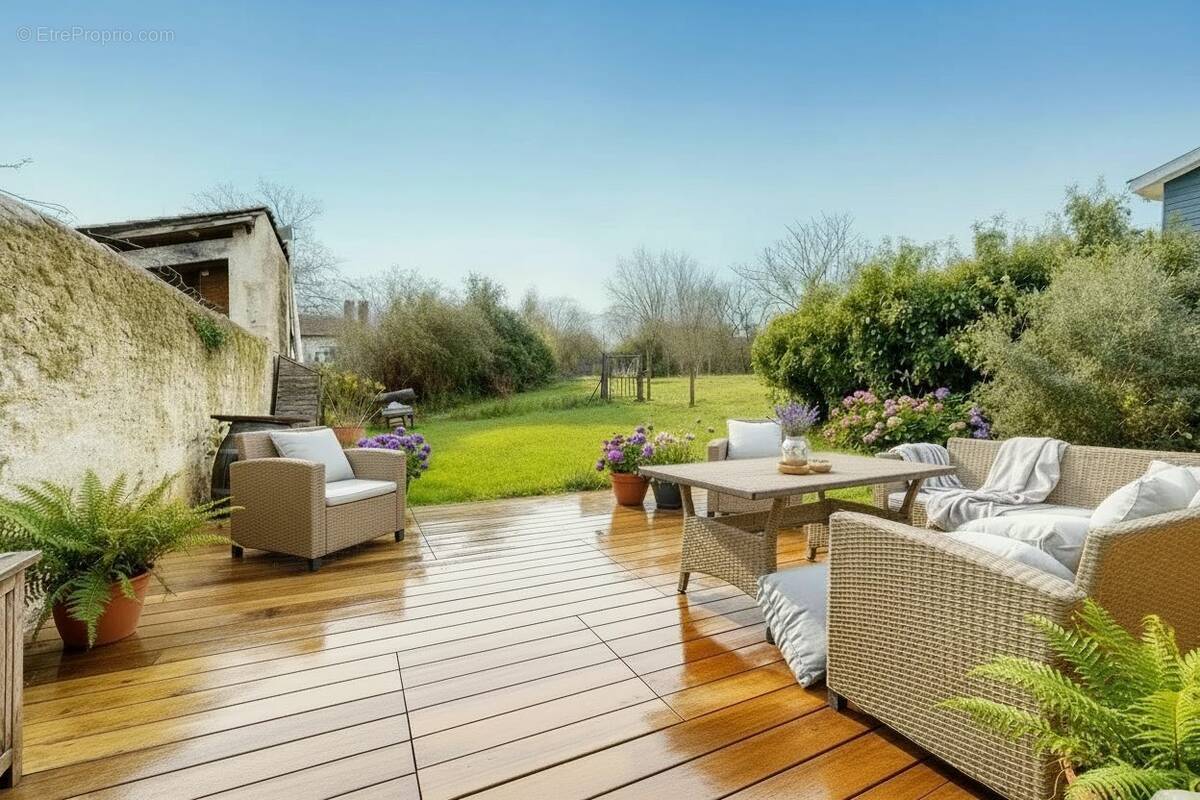 Maison à SAINT-CAPRAIS-DE-BORDEAUX