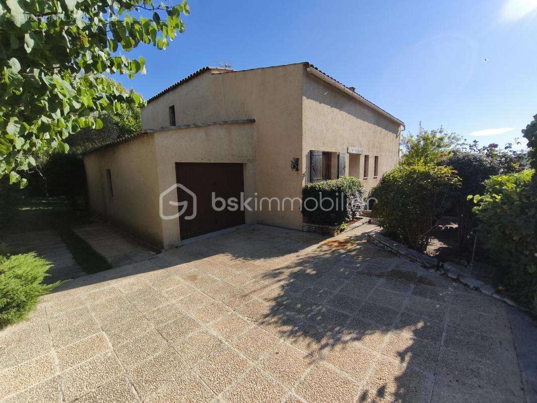 Maison type 6/7 de 160 m² avec piscine et garage sur 700 m² de terrain - photo 3