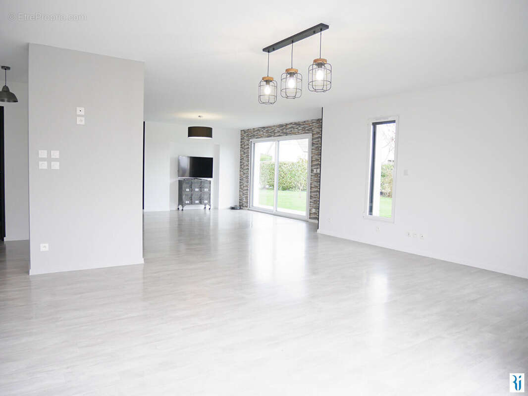 Maison à SAINT-PIERRE-DE-VARENGEVILLE