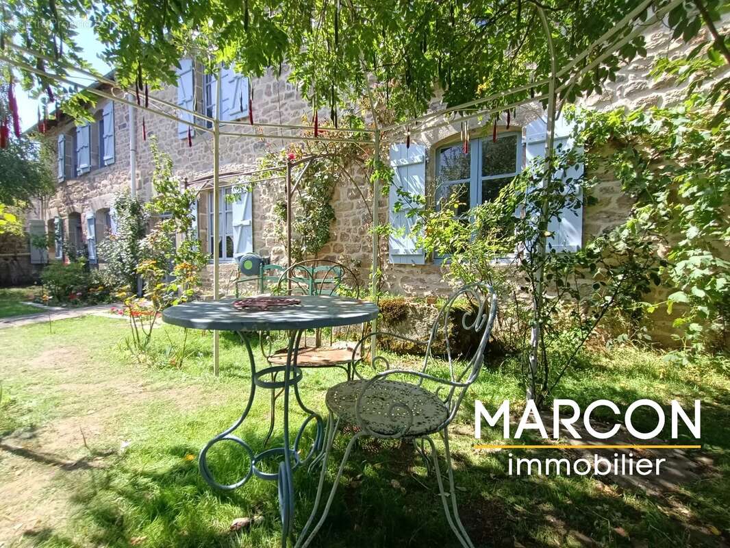 Maison à LE MONTEIL-AU-VICOMTE