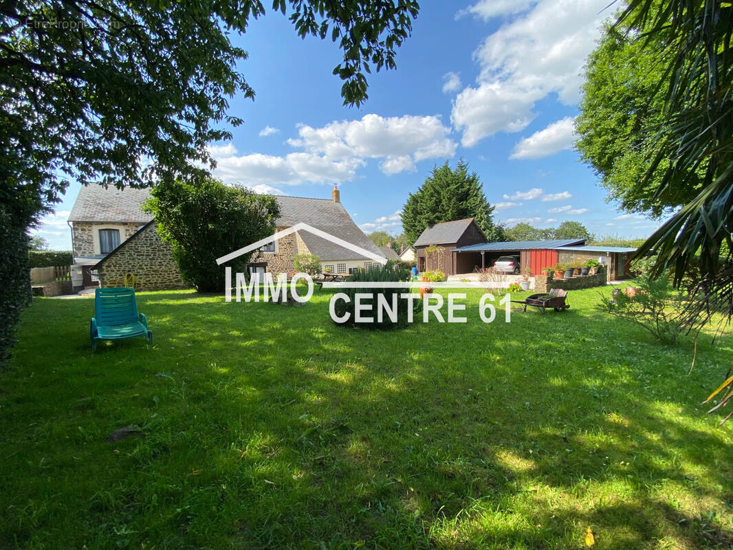 Maison à LASSAY-LES-CHATEAUX